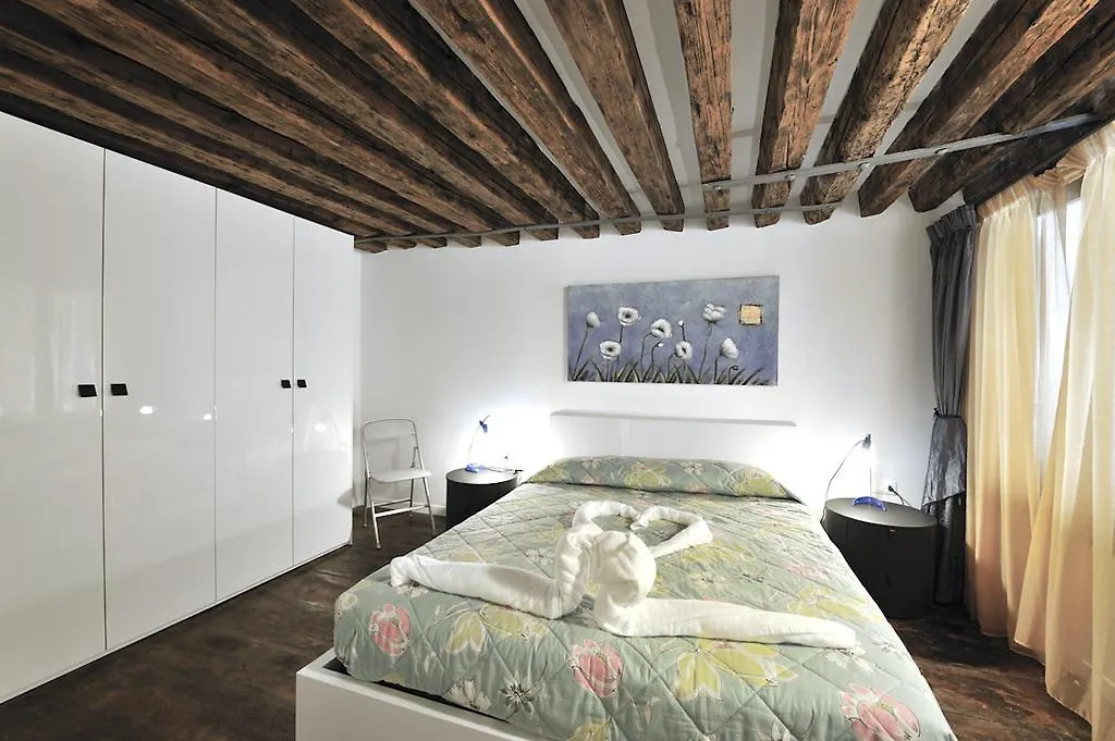 Red Rose Apartment Venice 0*,  Italy